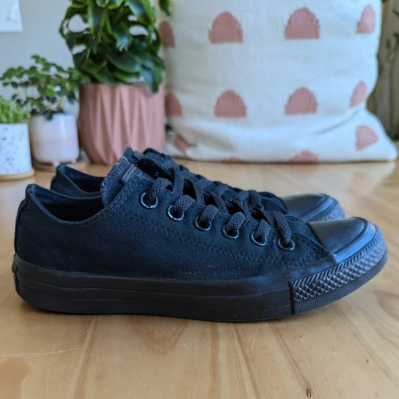 Converse Black Monochrome Chuck Taylor All Star Low Tops - Men's 5/Women's 7 - Picture 2 of 9